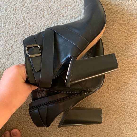 Black booties - Picture 3 of 5